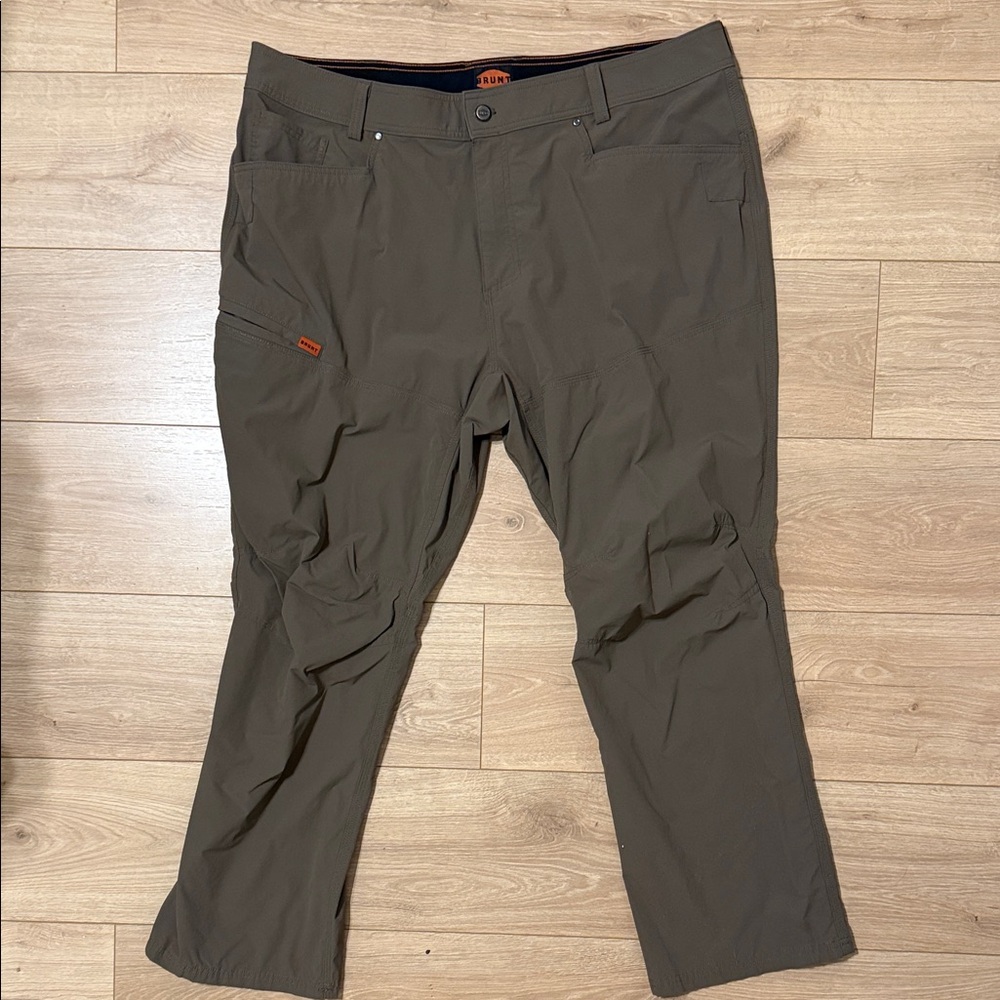 Men's Versatile Cargo Pants in Olive